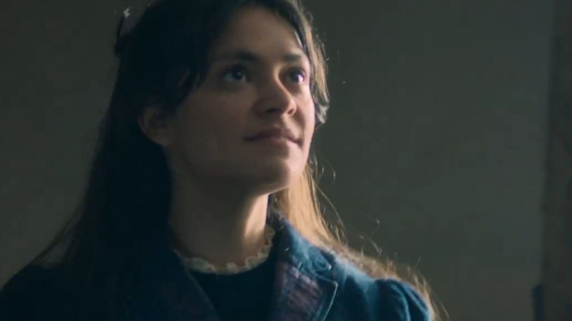 Blu Hunt stars as Amelia Rojas in Sherlock & Daughter season 1 episode 3 (Image via X/@The CW)